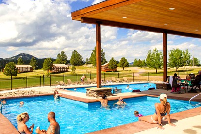 Open-Plan Black Hills Cabin Ideal for a Family Vacation in South Dakota - Custer, South Dakota - glamping.directory