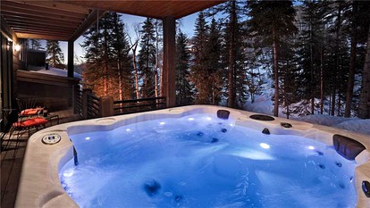 Cozy Pet-Friendly Vacation Rental with a Private Hot Tub near Steamboat Ski Resort, Colorado - Steamboat, Colorado - glamping.directory