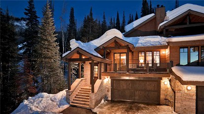 Cozy Pet-Friendly Vacation Rental with a Private Hot Tub near Steamboat Ski Resort, Colorado - glamping.directory