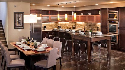 Cozy Pet-Friendly Vacation Rental with a Private Hot Tub near Steamboat Ski Resort, Colorado - Steamboat, Colorado - glamping.directory
