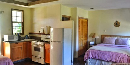 Charming Wheelchair Accessible Cottage Rental in Maui, Hawaii - Makawao, Hawaii - glamping.directory