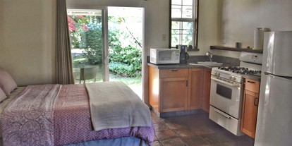 Charming Wheelchair Accessible Cottage Rental in Maui, Hawaii - Makawao, Hawaii - glamping.directory
