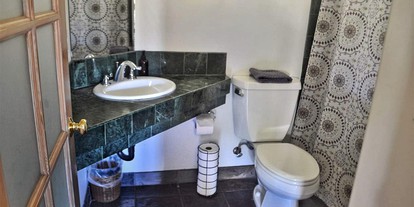 Charming Wheelchair Accessible Cottage Rental in Maui, Hawaii - Makawao, Hawaii - glamping.directory