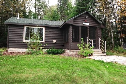 Secluded and Peaceful Cabin Rentals Along the Au Sable River in Michigan - Grayling , Michigan - glamping.directory