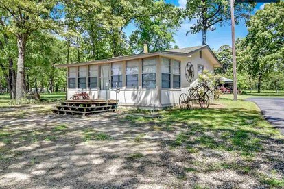Charming Lake Fork Cabin in East Texas near Dallas - glamping.directory