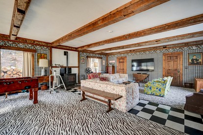 Embrace Nature in this Villa with Gorgeous Vistas in Bartlett, New Hampshire - Bartlett, New Hampshire - glamping.directory