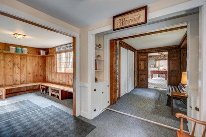 Embrace Nature in this Villa with Gorgeous Vistas in Bartlett, New Hampshire - Bartlett, New Hampshire - glamping.directory