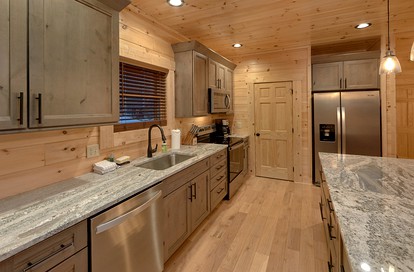 Luxury Large Glamping Destination with Private Hot Tub and Home Theater in Gatlinburg, Tennessee - Gatlinburg, Tennessee - glamping.directory