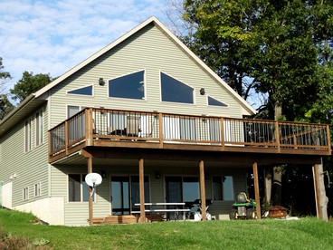 Waterfront Vacation Rental Overlooking the Mississippi River in De Soto, Wisconsin - glamping.directory