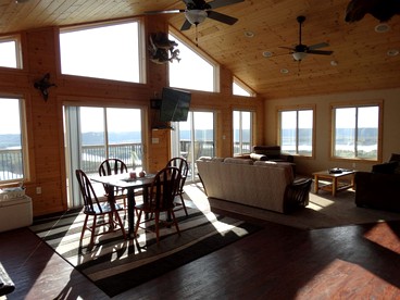 Waterfront Vacation Rental Overlooking the Mississippi River in De Soto, Wisconsin - De Soto, Wisconsin - glamping.directory