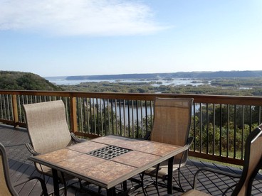 Waterfront Vacation Rental Overlooking the Mississippi River in De Soto, Wisconsin - De Soto, Wisconsin - glamping.directory