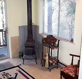 Peaceful Woodland Cottage Getaway near Jemez Springs, New Mexico - Jemez Springs, New Mexico - glamping.directory