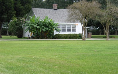 Welcoming Family Getaway Cottage on Historic Grounds in Vacherie, Louisiana - glamping.directory