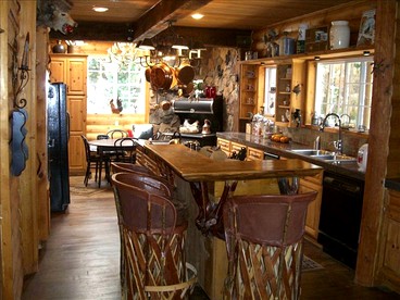 Grand Rustic Cabin Rental with Private Hot Tub near Escondido, California - Julian, California - glamping.directory