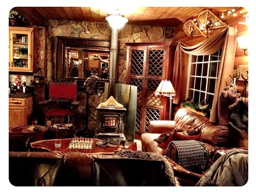 Grand Rustic Cabin Rental with Private Hot Tub near Escondido, California - Julian, California - glamping.directory