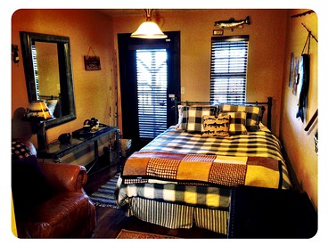 Grand Rustic Cabin Rental with Private Hot Tub near Escondido, California - Julian, California - glamping.directory