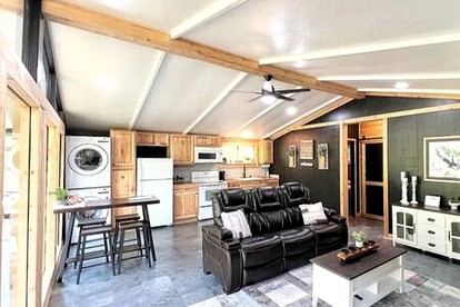 Newly Renovated Cabin Perfect for a Lake and Peaceful Retreat in Texas - Jefferson, Texas - glamping.directory