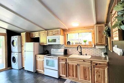 Newly Renovated Cabin Perfect for a Lake and Peaceful Retreat in Texas - Jefferson, Texas - glamping.directory