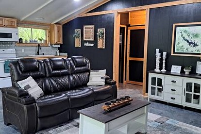 Newly Renovated Cabin Perfect for a Lake and Peaceful Retreat in Texas - Jefferson, Texas - glamping.directory