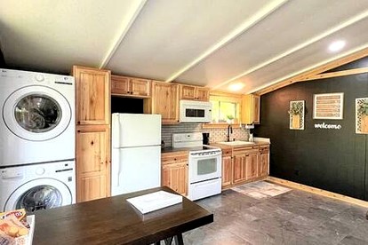 Newly Renovated Cabin Perfect for a Lake and Peaceful Retreat in Texas - Jefferson, Texas - glamping.directory