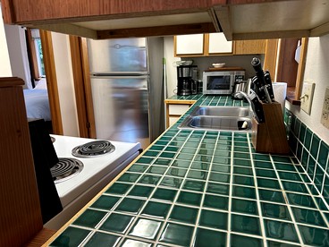 Inviting Alaska Apartment with Mountain Views & Easy Trail Access near Downtown Juneau - Juneau, Alaska - glamping.directory