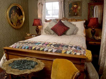 Quiet Couples Getaway with a Delicious Breakfast near the Allegheny National Forest, Pennsylvania - Russell, Pennsylvania - glamping.directory