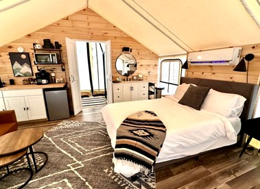 Idyllic Safari Tent Lovely for a Romantic Escape in Kentucky - Cadiz, Kentucky - glamping.directory