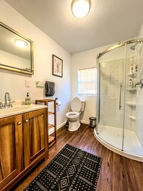 Cozy Tiny House Ideal for a Couples Retreat in Lake Hills, Texas - West Lake Hills, Texas - glamping.directory