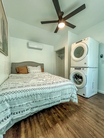 Cozy Tiny House Ideal for a Couples Retreat in Lake Hills, Texas - West Lake Hills, Texas - glamping.directory