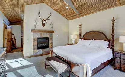 Wonderful Secluded Villa Nestled Amidst Trees in Breckenridge, Colorado - Breckenridge, Colorado - glamping.directory
