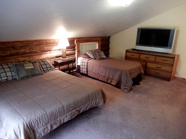 Historic Alpine Lodge Rental near Jackson Hole, Wyoming - Bondurant, Wyoming - glamping.directory