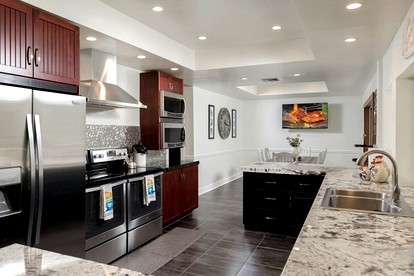 Luxurious Cabin with Game Room, Amazing Deck and Spa in California - Big Bear Lake, California - glamping.directory