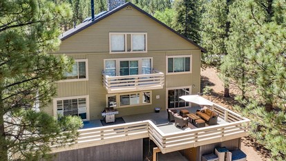 Luxurious Cabin with Game Room, Amazing Deck and Spa in California - glamping.directory