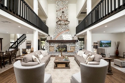 Luxurious Cabin with Game Room, Amazing Deck and Spa in California - Big Bear Lake, California - glamping.directory