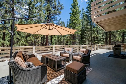 Luxurious Cabin with Game Room, Amazing Deck and Spa in California - Big Bear Lake, California - glamping.directory