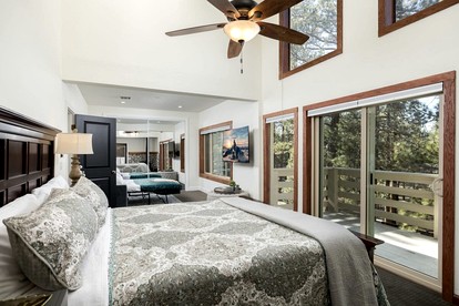 Luxurious Cabin with Game Room, Amazing Deck and Spa in California - Big Bear Lake, California - glamping.directory