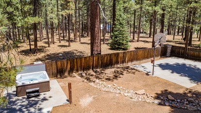 Luxurious Cabin with Game Room, Amazing Deck and Spa in California - Big Bear Lake, California - glamping.directory