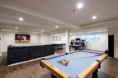 Luxurious Cabin with Game Room, Amazing Deck and Spa in California - Big Bear Lake, California - glamping.directory
