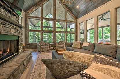 Luxury Broken Bow Cabin with a Sauna and a Hot Tub - Hochatown, Oklahoma - glamping.directory