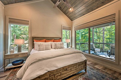 Luxury Broken Bow Cabin with a Sauna and a Hot Tub - Hochatown, Oklahoma - glamping.directory