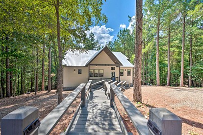 Luxury Broken Bow Cabin with a Sauna and a Hot Tub - Hochatown, Oklahoma - glamping.directory