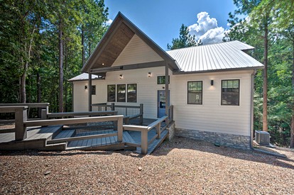 Luxury Broken Bow Cabin with a Sauna and a Hot Tub - glamping.directory