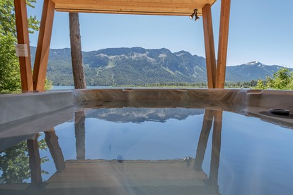 Lakefront Luxury for You and Your Pet: Enjoy Nason Ridge Mountain Views in Style - Leavenworth, Washington - glamping.directory