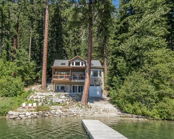 Lakefront Luxury for You and Your Pet: Enjoy Nason Ridge Mountain Views in Style - Leavenworth, Washington - glamping.directory