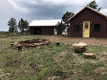 Charming, Glamping Cabin with Barbecue Grill, Perfect for Wildlife Watching in Raton, New Mexico - Raton, New Mexico - glamping.directory