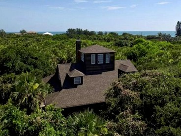 Amazing Elevated Cabin Rental with Ocean Views near Palm Bay, Florida - Melbourne Beach, Florida - glamping.directory