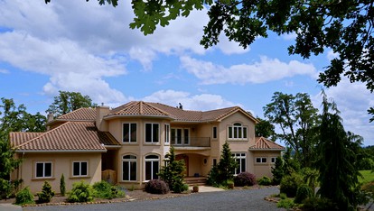 Lovely Charming Villa with Vineyards and Outdoor Pool in Oregon's Willamette Valley - glamping.directory