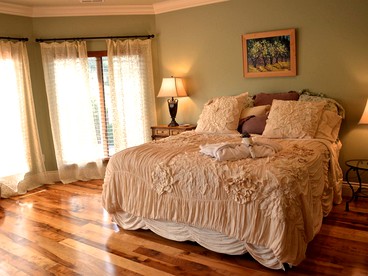Lovely Charming Villa with Vineyards and Outdoor Pool in Oregon's Willamette Valley - Dundee, Oregon - glamping.directory