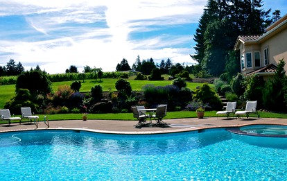 Lovely Charming Villa with Vineyards and Outdoor Pool in Oregon's Willamette Valley - Dundee, Oregon - glamping.directory