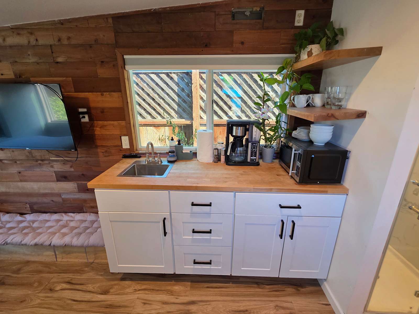 Cute Tiny Home In Midtown Santa Cruz - Santa Cruz, California - glamping.directory